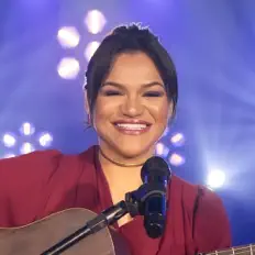 Listen to Fabiana Sinfrônio, watch music videos, read bio, see tour dates & more!