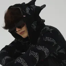 Dengarkan FULGOR, tonton video musik, baca bio, lihat tanggal tur & lainnya!