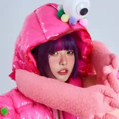 聆聽 C.Holly王粲勻、觀看音樂影片、閱讀小傳、查看巡演日期等！