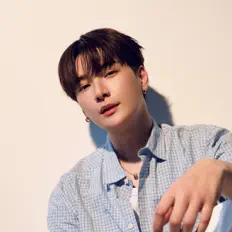 聆聽 KRIST、觀看音樂影片、閱讀小傳、查看巡演日期等！