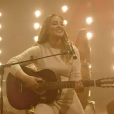 Ouve Zina Daoudia, vê vídeos de música, lê a biografia, vê as datas da digressão e muito mais!