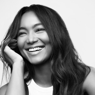 Hör dir Crystal Kay an, schau dir Musikvideos an, lies die Biografie, finde Tourdaten und mehr!