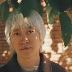 聆聽 小河、觀看音樂影片、閱讀小傳、查看巡演日期等！
