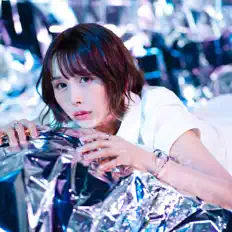 Joannaを聴いたり、ミュージックビデオを鑑賞したり、経歴やツアー日程などを確認したりしましょう！