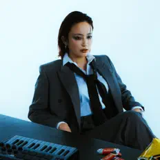 Ascolta LYNN HONOKA, guarda video musicali, leggi la biografia, vedi le date del tour & altro!