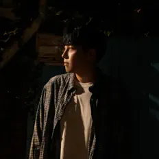 O.WHENを聴いたり、ミュージックビデオを鑑賞したり、経歴やツアー日程などを確認したりしましょう！