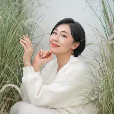 收听 NAVID、观看音乐视频、阅读小传、查看巡演日期等 ！
