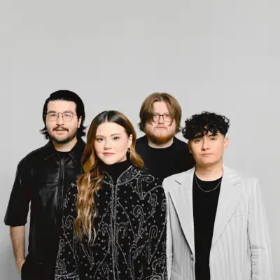 Listen to Un Corazón, watch music videos, read bio, see tour dates & more!