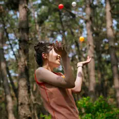收听 sonakonadore、观看音乐视频、阅读小传、查看巡演日期等 ！