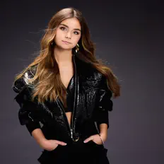 Valentinaを聴いたり、ミュージックビデオを鑑賞したり、経歴やツアー日程などを確認したりしましょう！