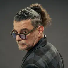 Escucha a השרוף, mira videos musicales, lee su biografía, consulta las fechas de las gira y más.