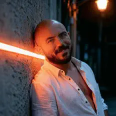 Listen to Mahmoud El Esseily, watch music videos, read bio, see tour dates & more!