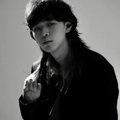聆聽 houzintheroom、觀看音樂影片、閱讀小傳、查看巡演日期等！