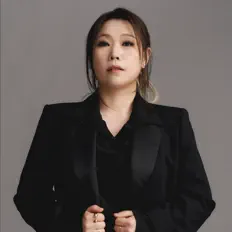 聆聽 윤성、觀看音樂影片、閱讀小傳、查看巡演日期等！