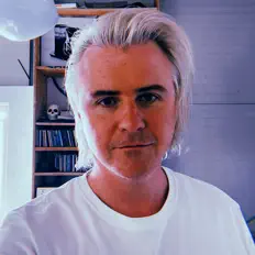 收听 Alex Burnett、观看音乐视频、阅读小传、查看巡演日期等 ！