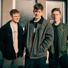 Écoutez Pluto The Racer, regardez des vidéoclips, lisez la biographie, consultez les dates de tournée et plus encore !