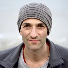 Eg White dinle, müzik videolarını izle, biyografisini oku, tur tarihlerini ve daha fazlasını gör!