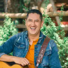 收听 Heredero、观看音乐视频、阅读小传、查看巡演日期等 ！