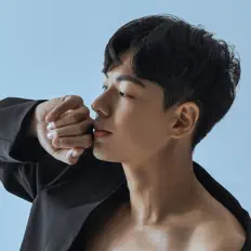 Écoutez Komilow, regardez des vidéoclips, lisez la biographie, consultez les dates de tournée et plus encore !