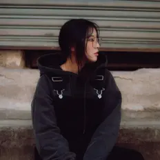 Dengarkan YIHASO, tonton video musik, baca bio, lihat tanggal tur & lainnya!