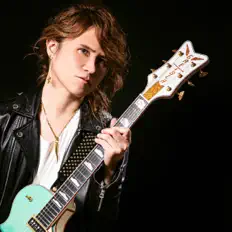 TAKESHI을(를) 듣고, 뮤직 비디오를 보고, 약력을 읽고, 투어 일정 등을 확인하세요!