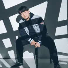 Luister naar hat0ri, bekijk muziekvideo's, lees de bio, bekijk de tourdata, en meer!