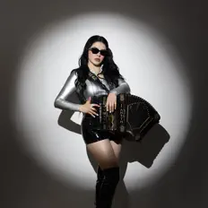 收听 Janeth Valenzuela、观看音乐视频、阅读小传、查看巡演日期等 ！