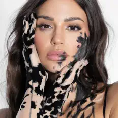 Listen to Honorata Skarbek Honey, watch music videos, read bio, see tour dates & more!