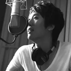 Hör dir Zy an, schau dir Musikvideos an, lies die Biografie, finde Tourdaten und mehr!