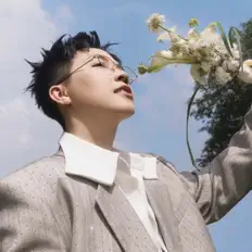 Listen to Kai Đinh, watch music videos, read bio, see tour dates & more!
