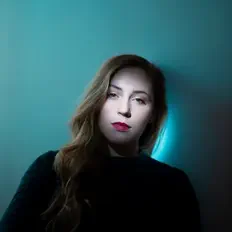 Floriane Haslerを聴いたり、ミュージックビデオを鑑賞したり、経歴やツアー日程などを確認したりしましょう！