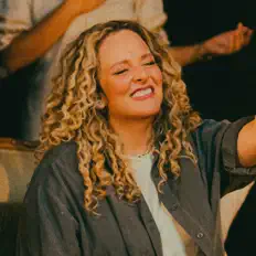 Listen to SOM DO CÉU, watch music videos, read bio, see tour dates & more!