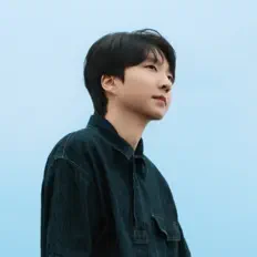 Kim Dong Hee सुनें, म्यूज़िक वीडियो देखें, बायो पढ़ें, दौरे की तारीखें और बहुत कुछ देखें!