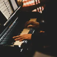 收听 데일리스케치、观看音乐视频、阅读小传、查看巡演日期等 ！