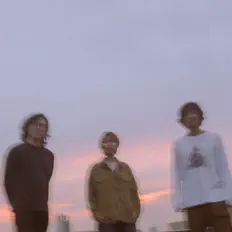 rem time rem timeを聴いたり、ミュージックビデオを鑑賞したり、経歴やツアー日程などを確認したりしましょう！