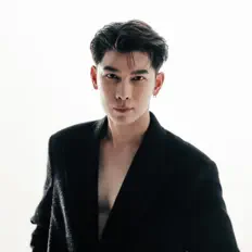 Escucha a Mew Suppasit, mira videos musicales, lee su biografía, consulta las fechas de las gira y más.