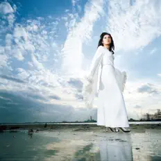 Listen to Naomi Chiaki, watch music videos, read bio, see tour dates & more!