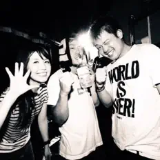 聆聽 SCOTLAND GIRL、觀看音樂影片、閱讀小傳、查看巡演日期等！