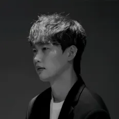 Ouve YoungJin, vê vídeos de música, lê a biografia, vê as datas da digressão e muito mais!