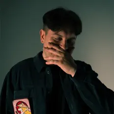 НЕЗАВИСИМを聴いたり、ミュージックビデオを鑑賞したり、経歴やツアー日程などを確認したりしましょう！