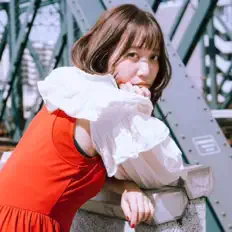 Poslechněte si interpreta Sion Tsuji, sledujte hudební videa, přečtěte si životopis, podívejte se na data turné a další informace.