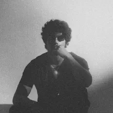 Isaque सुनें, म्यूज़िक वीडियो देखें, बायो पढ़ें, दौरे की तारीखें और बहुत कुछ देखें!