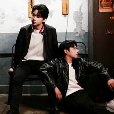 Hör dir TEAM LUNE an, schau dir Musikvideos an, lies die Biografie, finde Tourdaten und mehr!