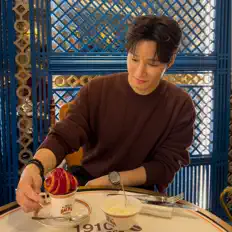 AMON सुनें, म्यूज़िक वीडियो देखें, बायो पढ़ें, दौरे की तारीखें और बहुत कुछ देखें!