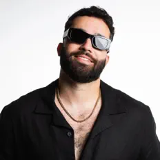 Escucha a ALVES, mira videos musicales, lee su biografía, consulta las fechas de las gira y más.