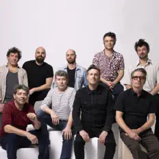 Listen to Les Hurlements d'Léo, watch music videos, read bio, see tour dates & more!