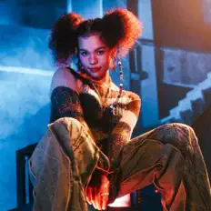 聆聽 Majin、觀看音樂影片、閱讀小傳、查看巡演日期等！