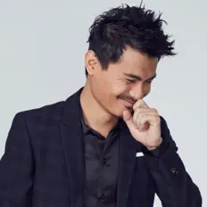 聆聽 郭耀仁、觀看音樂影片、閱讀小傳、查看巡演日期等！