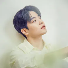 聆聽 Choi Chunghyeon、觀看音樂影片、閱讀小傳、查看巡演日期等！