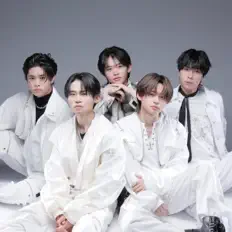 Ouça SEVENIC, assista a videoclipes, leia a biografia, veja as datas das turnês e mais!